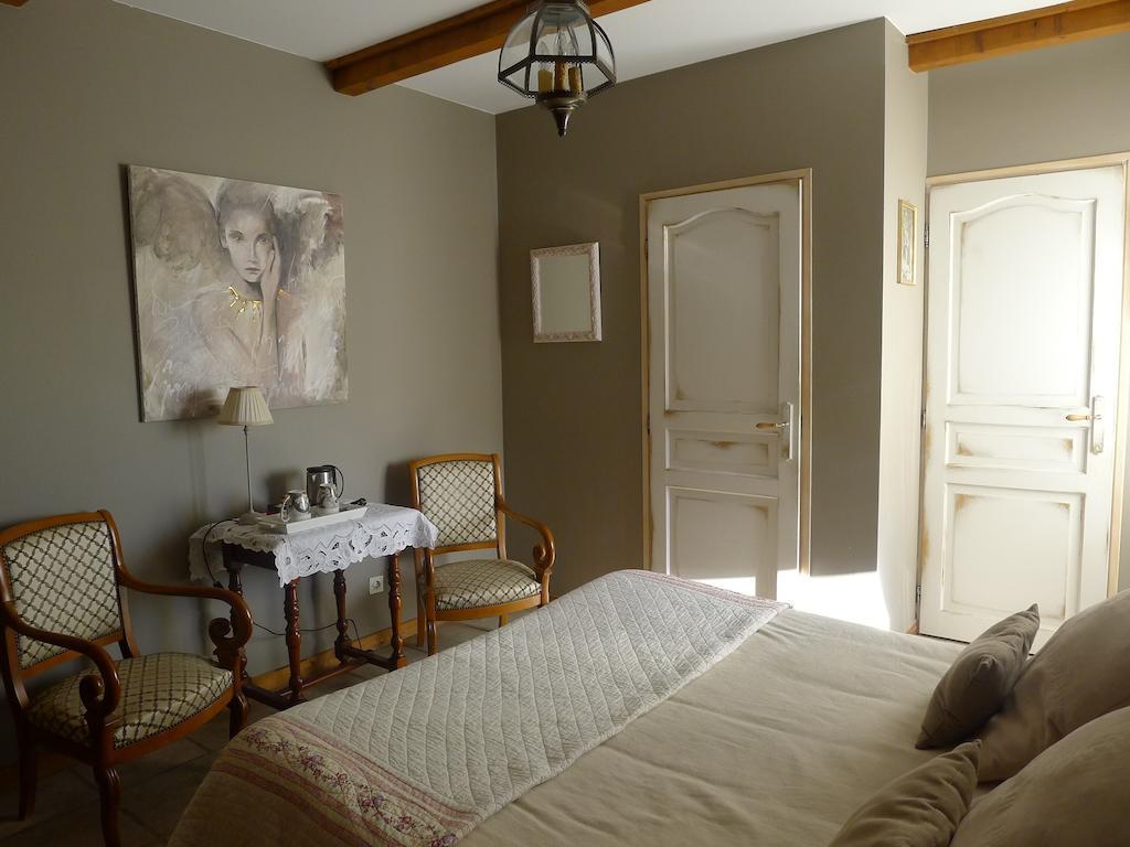Domaine De La Manse Hotel Villeneuve-de-Berg Room photo